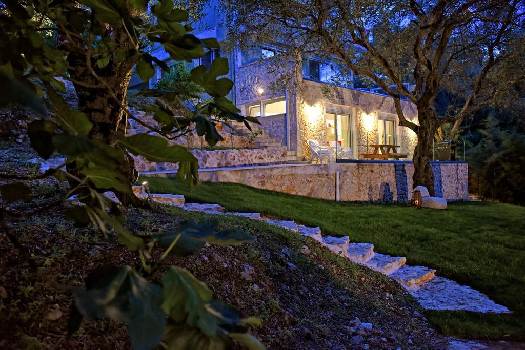 Mavres Luxury Studio Ágios Matthaíos Exteriör bild
