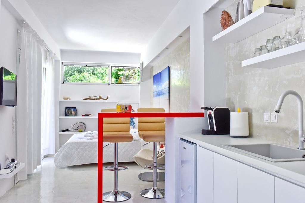 Mavres Luxury Studio Ágios Matthaíos Exteriör bild